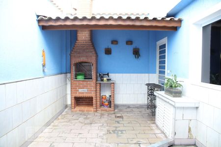 Casa à venda com 170m², 4 quartos e 2 vagas Casa à venda com 170m², 4 quartos e 2 vagasChurrasqueira