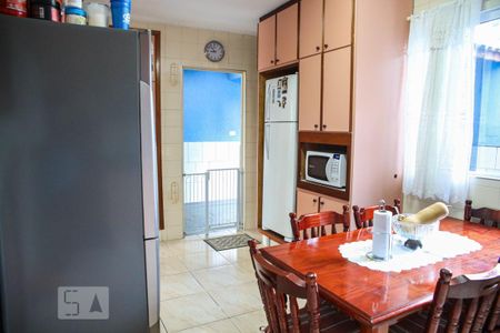 Casa à venda com 170m², 4 quartos e 2 vagas Casa à venda com 170m², 4 quartos e 2 vagasCozinha