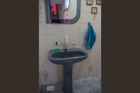 Casa à venda com 170m², 4 quartos e 2 vagas Casa à venda com 170m², 4 quartos e 2 vagasLavabo