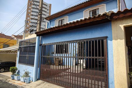 Casa à venda com 170m², 4 quartos e 2 vagas Casa à venda com 170m², 4 quartos e 2 vagasFachada