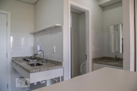 Cozinha e banheiro de kitnet/studio para alugar com 1 quarto, 22m² em Iguatemi, Ribeirão Preto