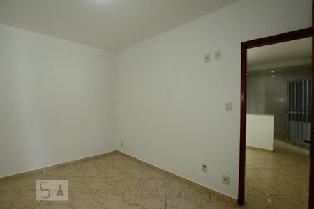 Sala de casa para alugar com 1 quarto, 40m² em Brás de Pina, Rio de Janeiro