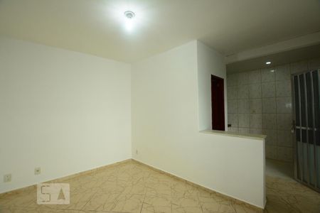 Sala de casa para alugar com 1 quarto, 40m² em Brás de Pina, Rio de Janeiro