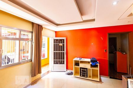 Sala de casa à venda com 2 quartos, 198m² em Jardim Ivone, São Paulo