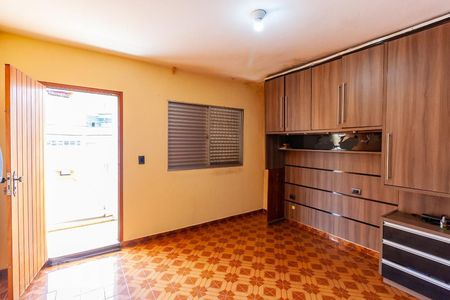 Quarto 1 de casa para alugar com 2 quartos, 198m² em Jardim Ivone, São Paulo