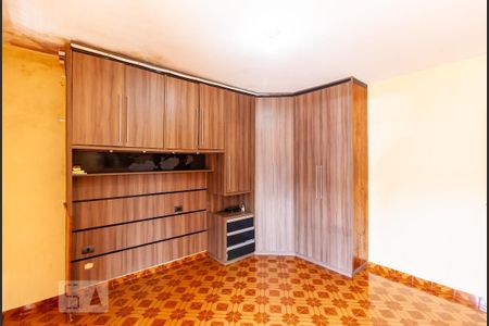 Quarto 1 de casa para alugar com 2 quartos, 198m² em Jardim Ivone, São Paulo