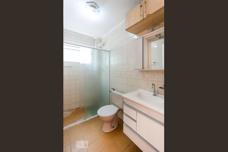 Banheiro de apartamento para alugar com 1 quarto, 70m² em José Menino, Santos