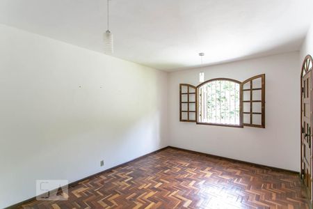 Sala de casa à venda com 3 quartos, 261m² em Alípio de Melo, Belo Horizonte