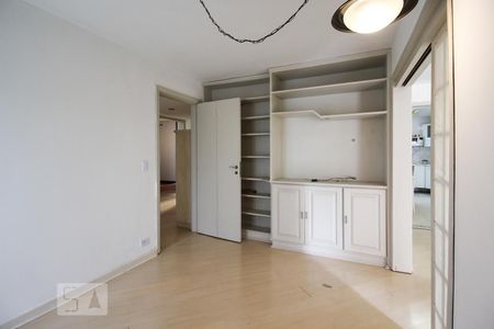 Sala de Estar/Quarto Reversível  de apartamento para alugar com 3 quartos, 136m² em Itaim Bibi, São Paulo