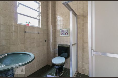 Banheiro de apartamento à venda com 2 quartos, 63m² em Floresta, Porto Alegre