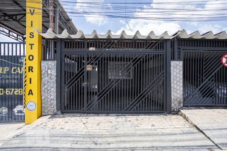 Casa à venda com 130m², 2 quartos e 2 vagas Casa à venda com 130m², 2 quartos e 2 vagasFachada