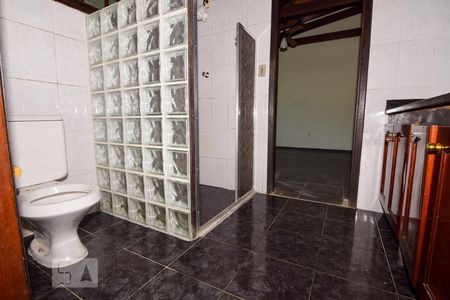 Banheiro de casa para alugar com 1 quarto, 60m² em Jardim Guaiuba, Guarujá