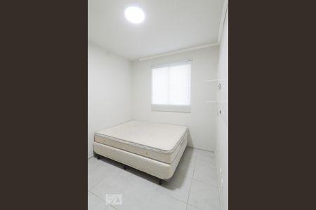 Quarto 1 de apartamento para alugar com 2 quartos, 43m² em Serraria, São José