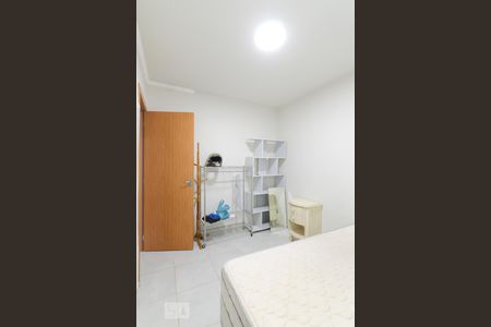 Quarto 1 de apartamento para alugar com 2 quartos, 43m² em Serraria, São José