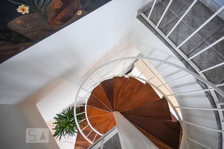 Escada de apartamento para alugar com 5 quartos, 370m² em Jardim Ampliação, São Paulo