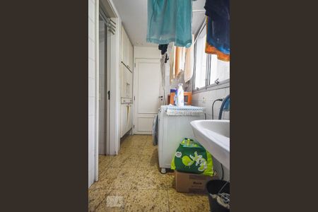 Apartamento para alugar com 370m², 5 quartos e 4 vagas Apartamento para alugar com 370m², 5 quartos e 4 vagasÁrea de serviço