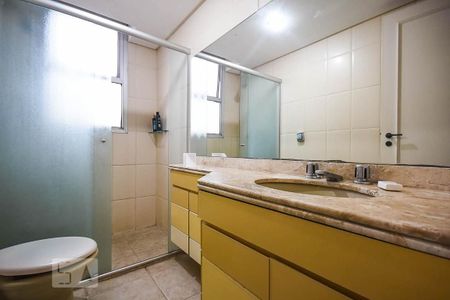 Apartamento para alugar com 370m², 5 quartos e 4 vagas Apartamento para alugar com 370m², 5 quartos e 4 vagasBanheiro