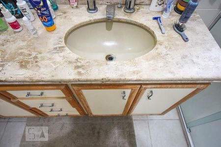 Apartamento para alugar com 370m², 5 quartos e 4 vagas Apartamento para alugar com 370m², 5 quartos e 4 vagasPia do banheiro da suíte 1