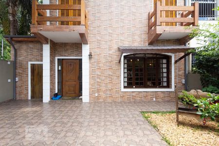 Casa para alugar com 148m², 4 quartos e 3 vagas Casa para alugar com 148m², 4 quartos e 3 vagasEntrada