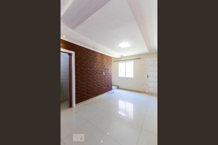 Sala de casa para alugar com 2 quartos, 57m² em Recanto Arco Verde, Cotia