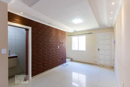 Sala de casa para alugar com 2 quartos, 57m² em Recanto Arco Verde, Cotia