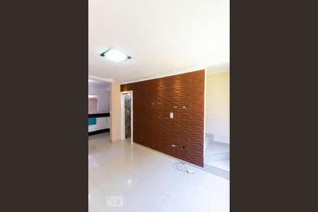 Sala de casa para alugar com 2 quartos, 57m² em Recanto Arco Verde, Cotia