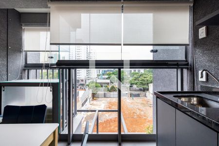 Varanda de kitnet/studio para alugar com 1 quarto, 30m² em Indianópolis, São Paulo