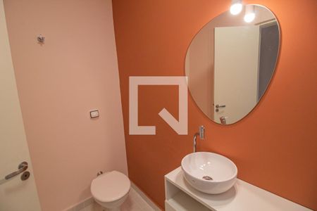 Banheiro de casa de condomínio à venda com 2 quartos, 100m² em Jardim Hípico, São Paulo