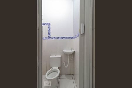 Banheiro da suíte de casa para alugar com 1 quarto, 15m² em Vila Medeiros, São Paulo