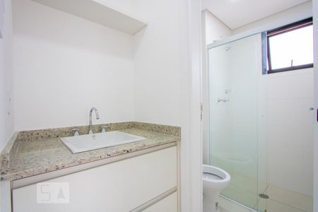 Banheiro de kitnet/studio para alugar com 1 quarto, 42m² em Campestre, Santo André