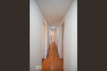 Corredor de apartamento à venda com 4 quartos, 165m² em Vila Suzana, São Paulo