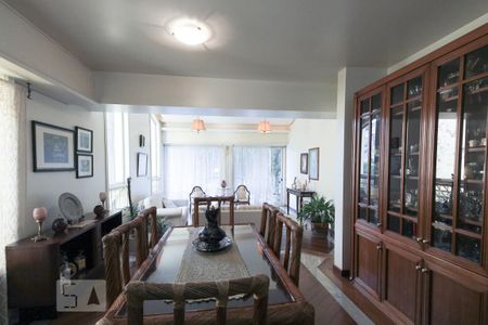 Sala de casa à venda com 4 quartos, 600m² em Jardim Isabel, Porto Alegre