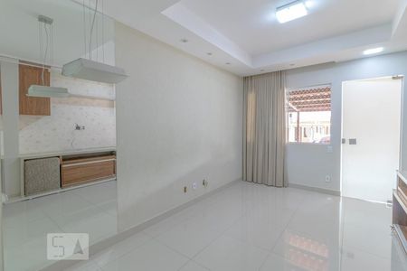 Sala de Estar de casa de condomínio para alugar com 3 quartos, 92m² em Residencial Center Ville, Goiânia