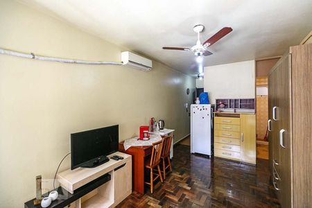 Sala/Quarto de kitnet/studio para alugar com 1 quarto, 26m² em Centro Histórico, Porto Alegre