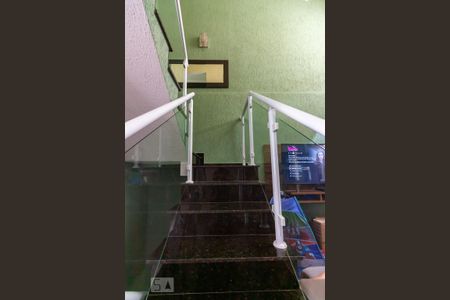 Casa de condomínio à venda com 159m², 3 quartos e 3 vagas Casa de condomínio à venda com 159m², 3 quartos e 3 vagasEscada