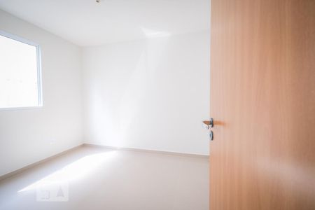 Quarto 2 de apartamento para alugar com 2 quartos, 42m² em Pinheirinho, Curitiba