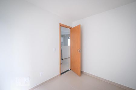 Quarto 1 de apartamento para alugar com 2 quartos, 42m² em Pinheirinho, Curitiba