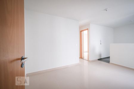 Sala de apartamento para alugar com 2 quartos, 42m² em Pinheirinho, Curitiba