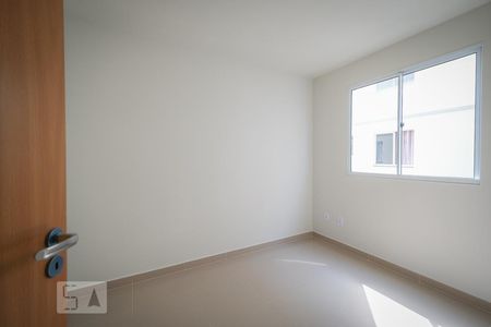 Quarto 1 de apartamento para alugar com 2 quartos, 42m² em Pinheirinho, Curitiba