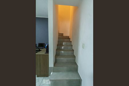 Escada de casa à venda com 3 quartos, 90m² em Planalto, São Bernardo do Campo