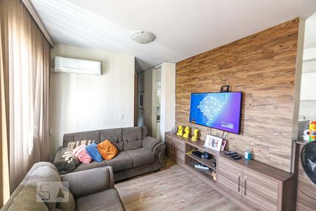 Sala de apartamento para alugar com 3 quartos, 80m² em Humaitá, Porto Alegre