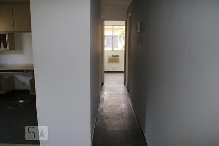 Corredor de apartamento para alugar com 2 quartos, 50m² em Taquara, Rio de Janeiro