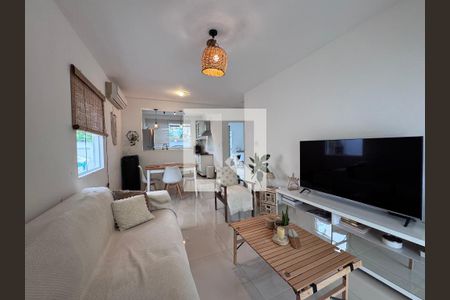 Sala de casa de condomínio para alugar com 2 quartos, 55m² em Vargem Pequena, Rio de Janeiro