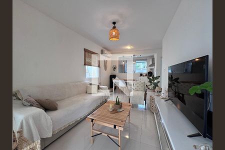 Sala de casa de condomínio para alugar com 2 quartos, 55m² em Vargem Pequena, Rio de Janeiro