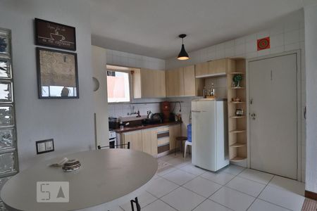 Cozinha de apartamento para alugar com 2 quartos, 80m² em Pinheiros, São Paulo