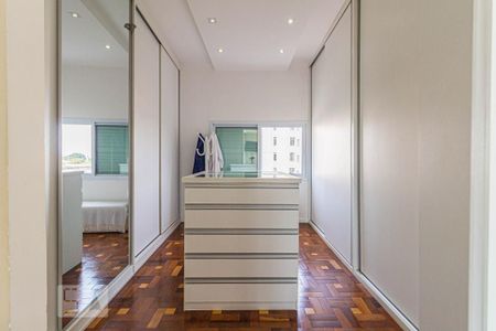 Apartamento à venda com 230m², 4 quartos e 1 vaga Apartamento à venda com 230m², 4 quartos e 1 vagaCloset