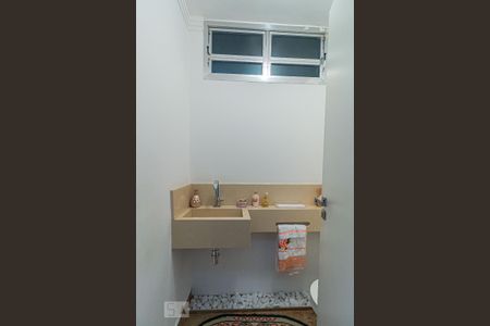 Apartamento à venda com 230m², 4 quartos e 1 vaga Apartamento à venda com 230m², 4 quartos e 1 vagaLavabo