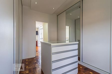 Apartamento à venda com 230m², 4 quartos e 1 vaga Apartamento à venda com 230m², 4 quartos e 1 vagaCloset