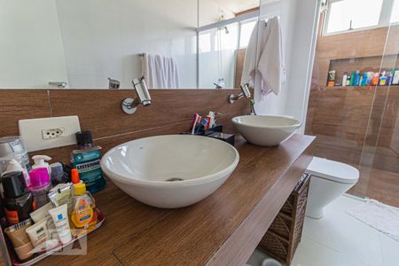 Apartamento à venda com 230m², 4 quartos e 1 vaga Apartamento à venda com 230m², 4 quartos e 1 vagaDetalhe do Banheiro da Suite