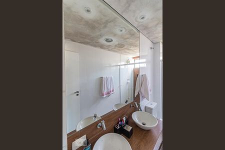 Apartamento à venda com 230m², 4 quartos e 1 vaga Apartamento à venda com 230m², 4 quartos e 1 vagaBanheiro da Suite - Espelho